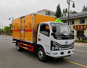 CLW5040XZWE6型雜項(xiàng)危險(xiǎn)物品廂式運(yùn)輸車1.jpg